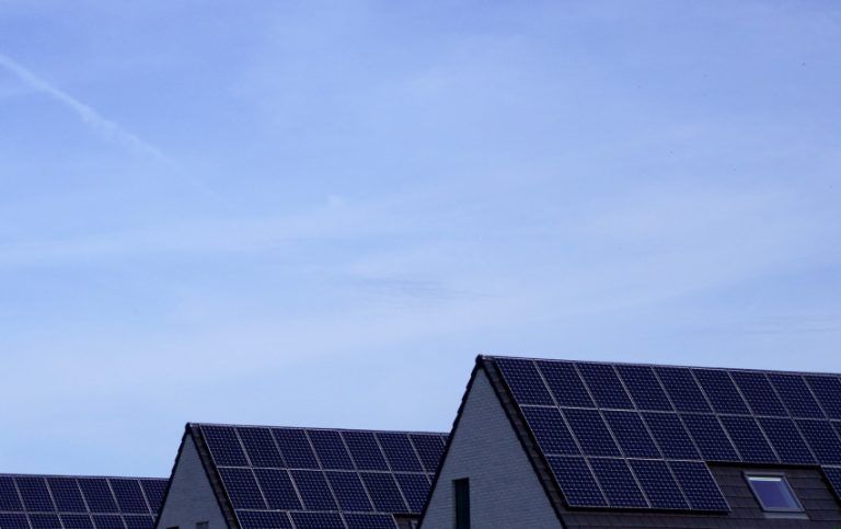 Read more about the article Jau šią savaitę – 40 mln. eurų kvietimas gyventojams saulės elektrinių įsirengimui