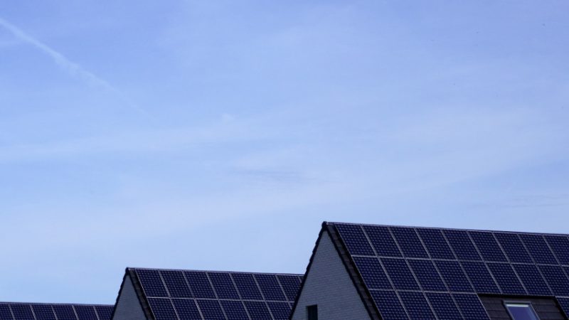 Jau šią savaitę – 40 mln. eurų kvietimas gyventojams saulės elektrinių įsirengimui